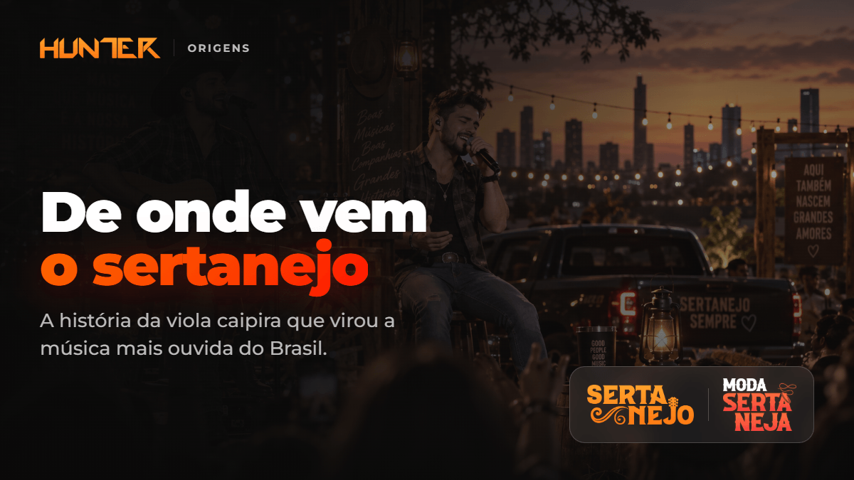 Cantor sertanejo cantando ao microfone em uma festa ao ar livre, com uma caminhonete e a cidade ao fundo